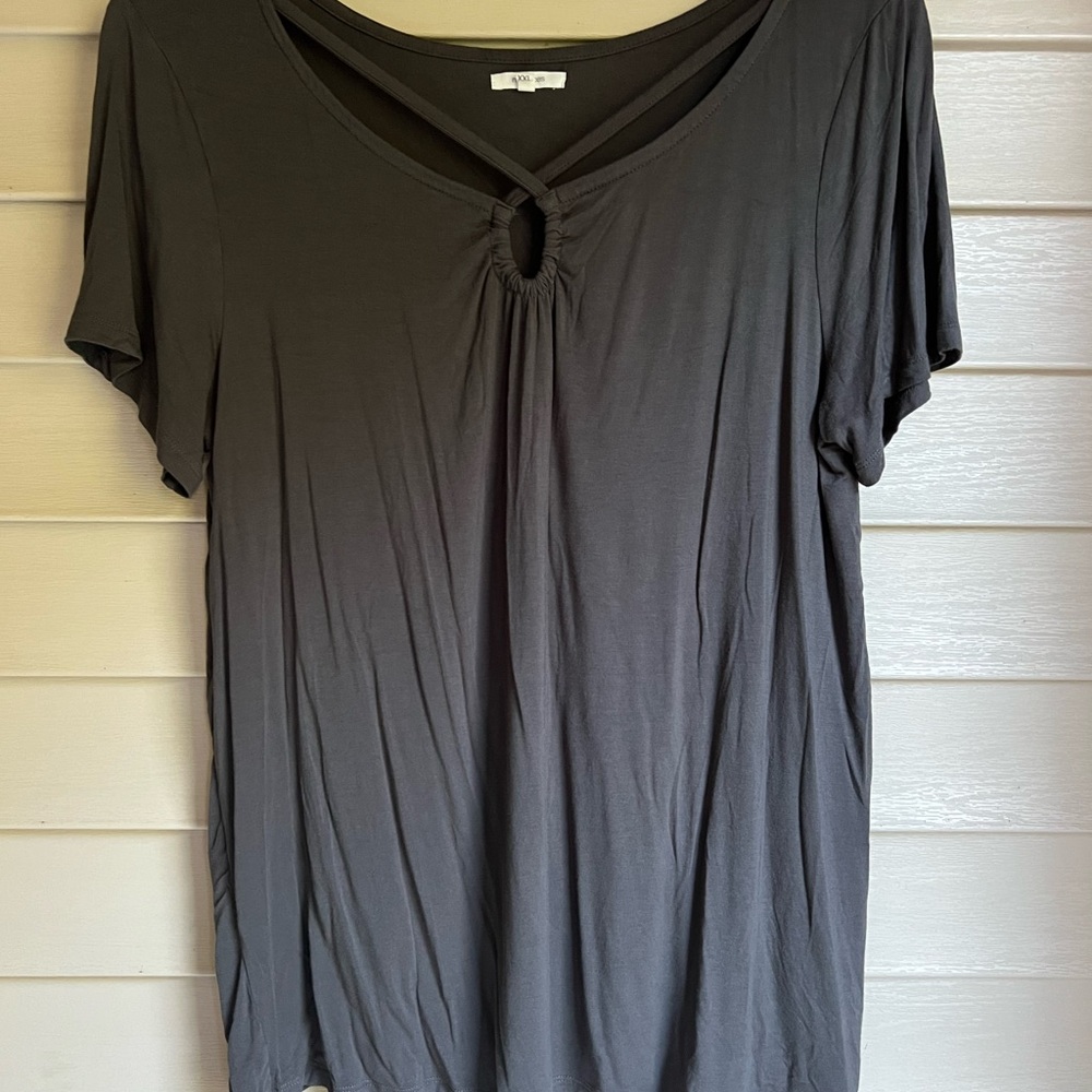 Maurices Charcoal Gray Women's Tee Size XXL